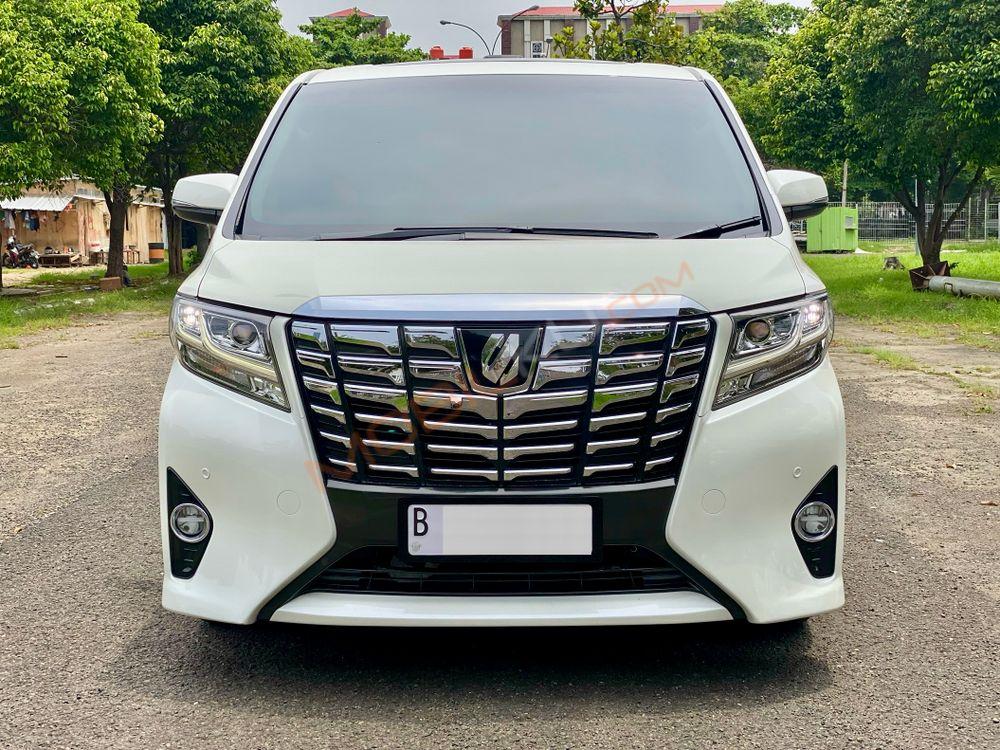 Mobil Toyota Alphard 2016