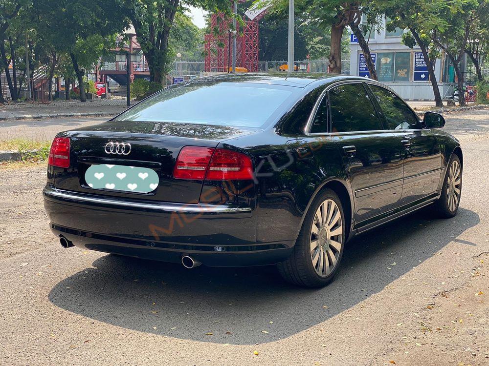 Mobil Audi A8 2009