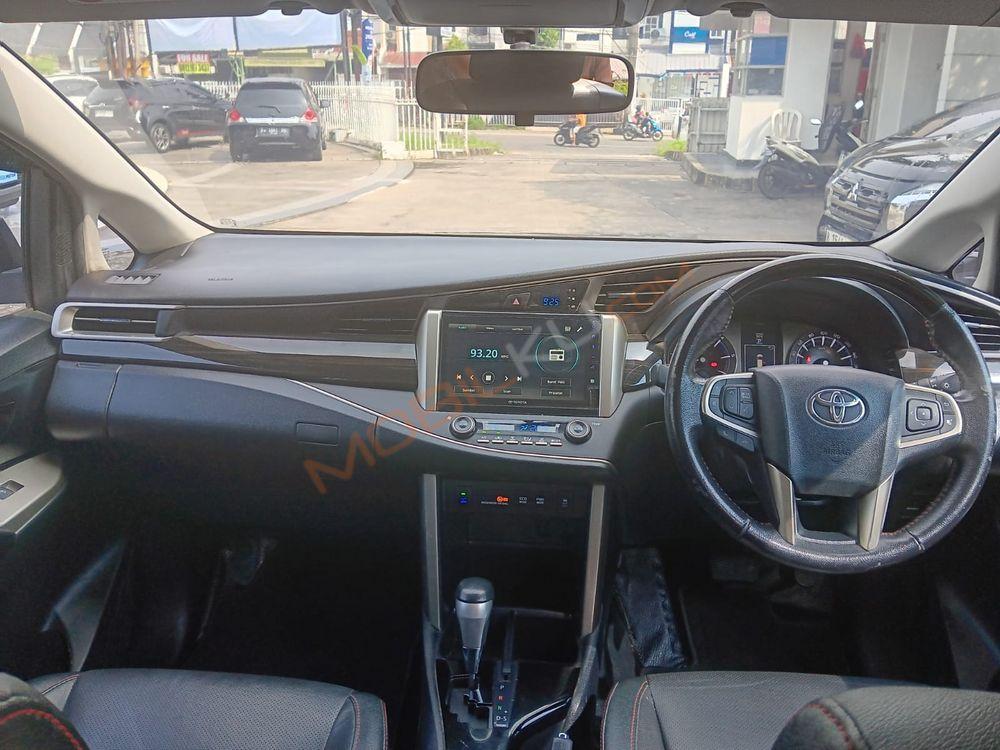 Mobil Toyota Kijang Innova 2021