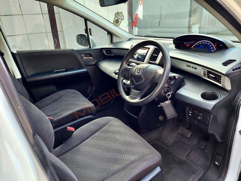 Mobil Honda Freed 2015