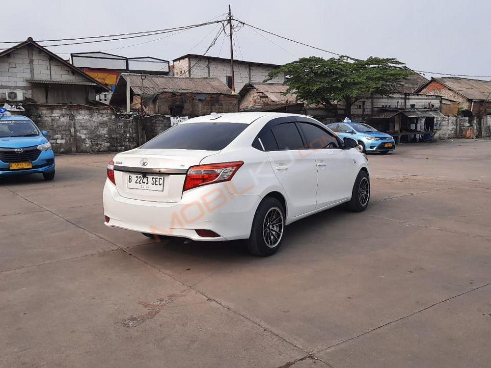 Mobil Toyota Limo 2014