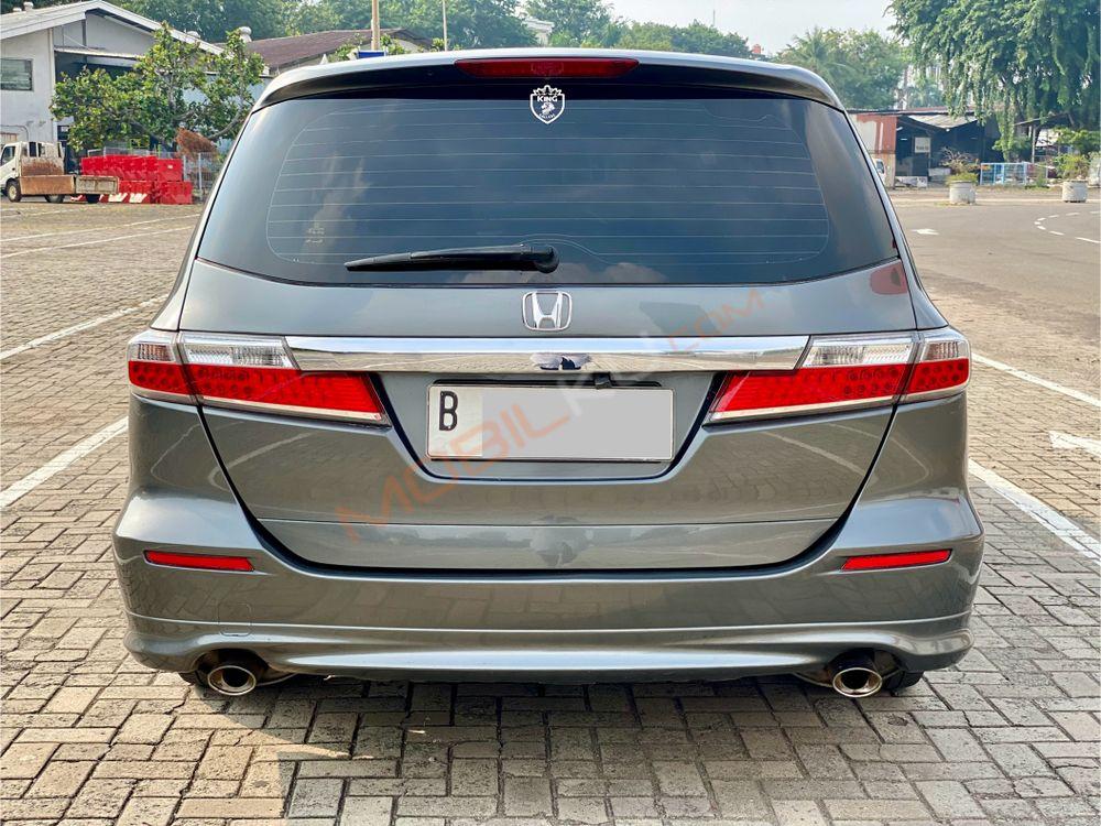 Mobil Honda Odyssey 2012