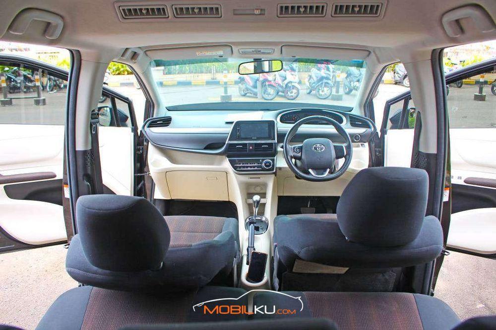 Mobil Toyota Sienta 2017