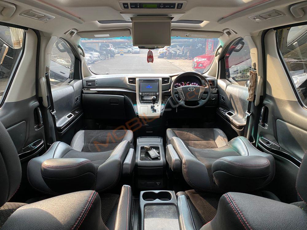 Mobil Toyota Vellfire 2015