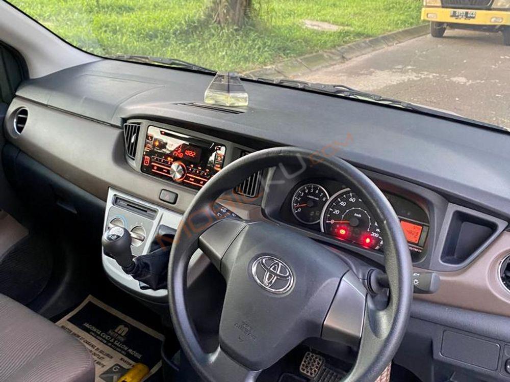 Mobil Toyota Calya 2019