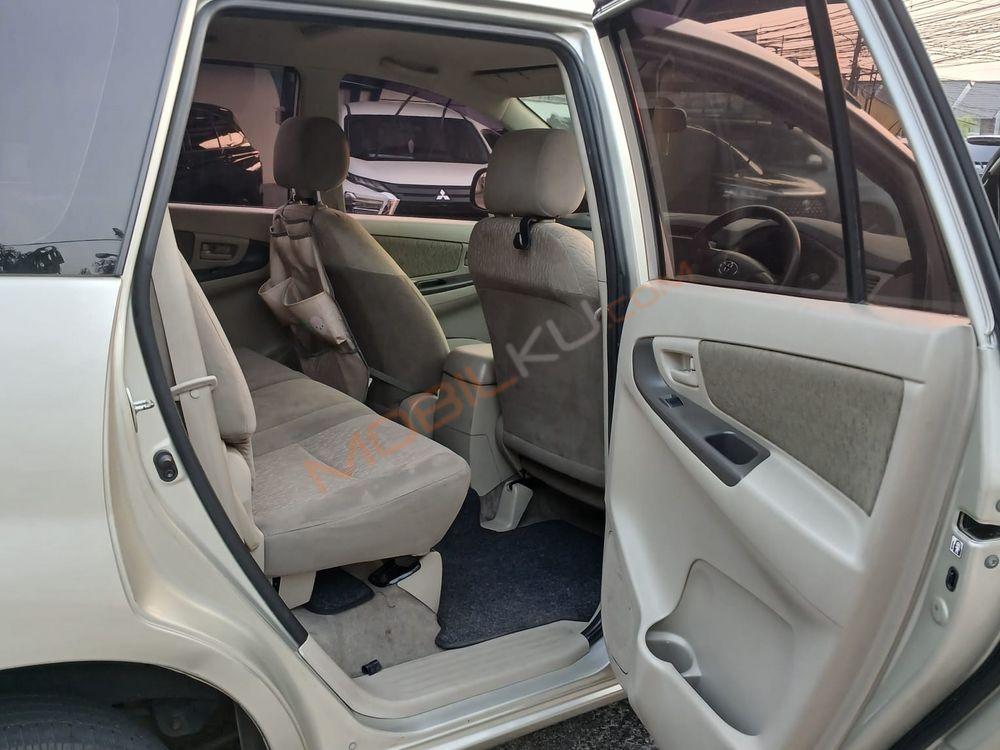 Mobil Toyota Kijang Innova 2014