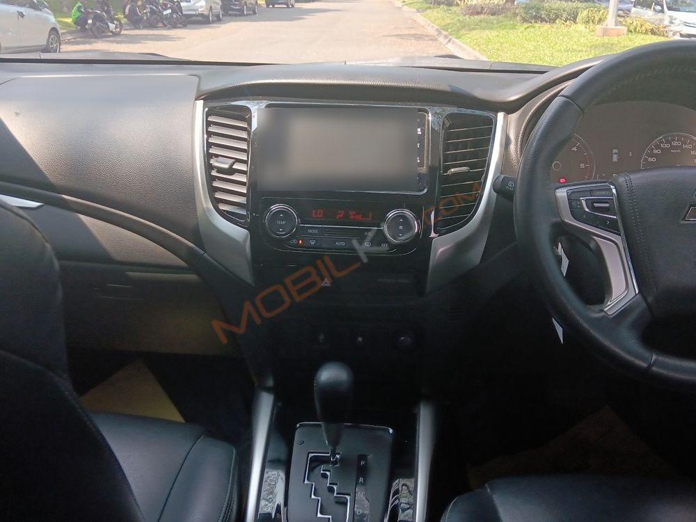 Mobil Mitsubishi Pajero 2021