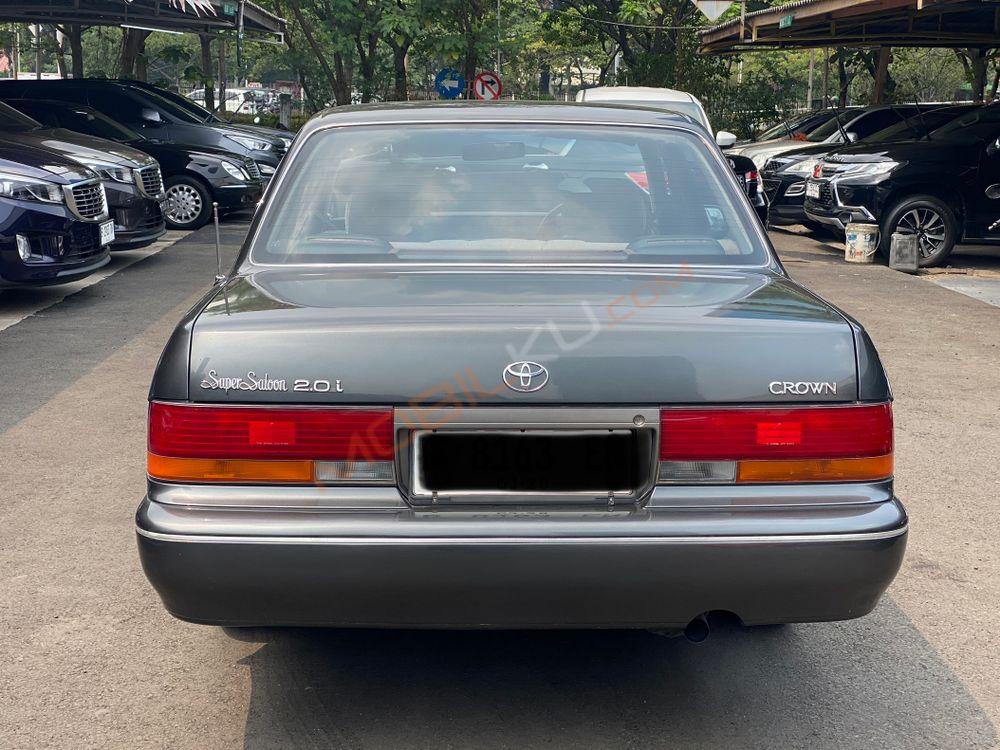 Mobil Toyota Crown 1995