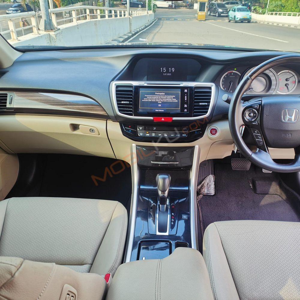 Mobil Honda Accord 2017
