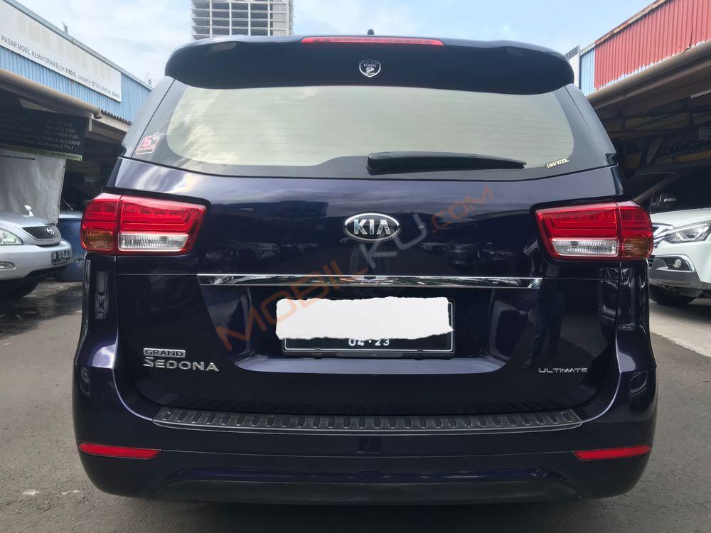 Mobil Kia Sedona 2017