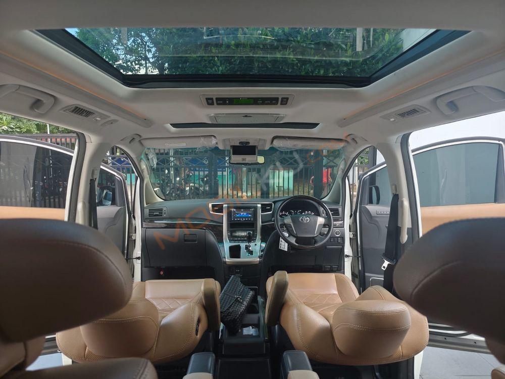 Mobil Toyota Alphard 2012
