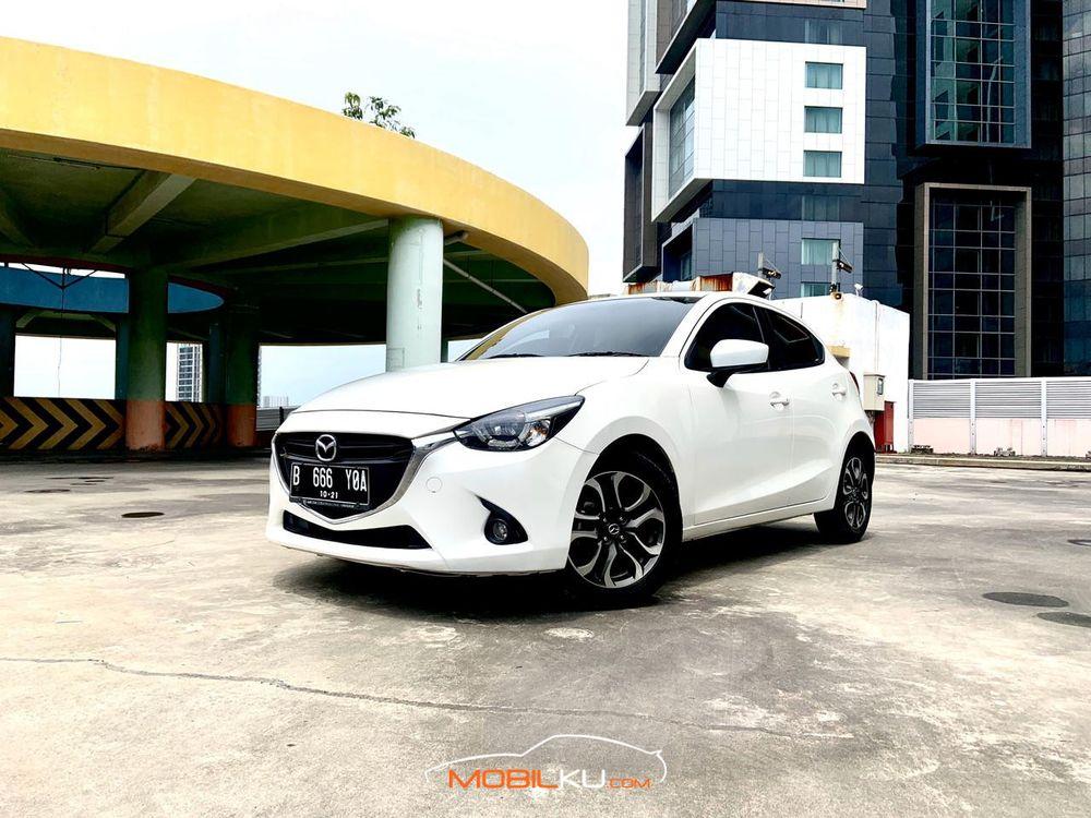 Mobil Mazda 2 Hatchback 2016