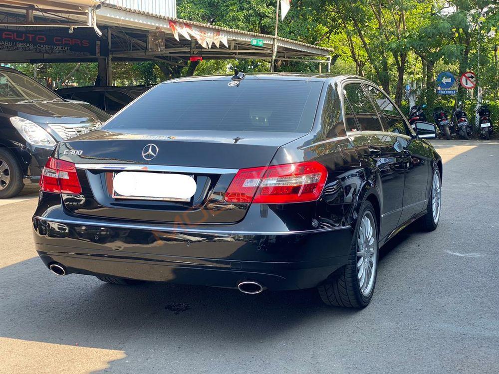 Mobil Mercedes-Benz E-Class 2011