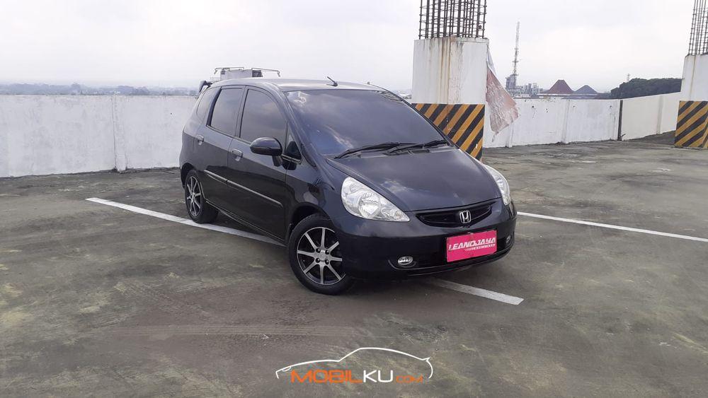 Mobil Honda Jazz 2006