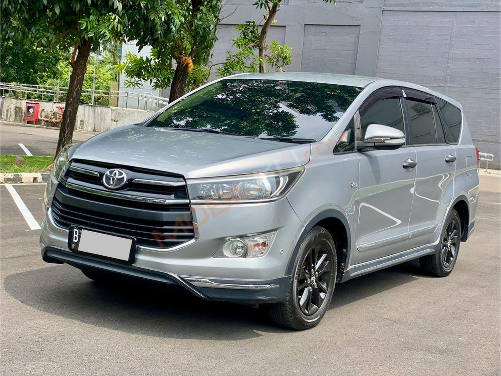 Mobil Toyota Kijang Innova 2016