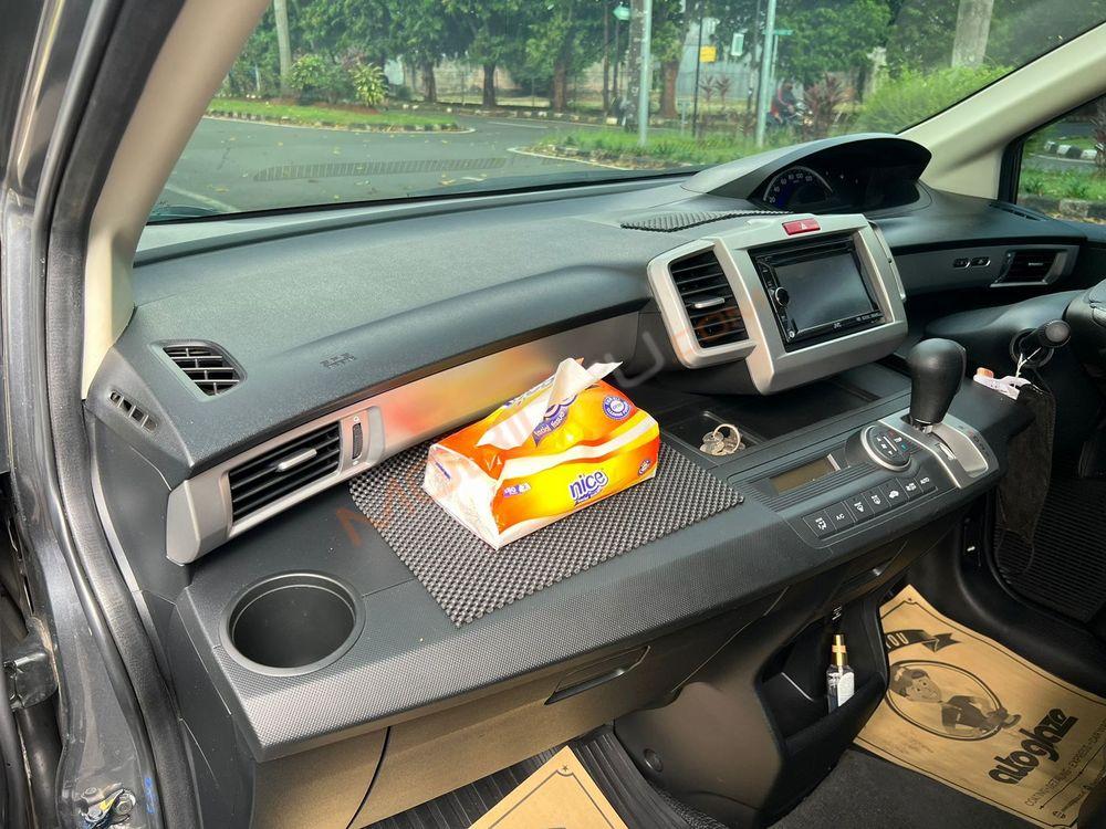 Mobil Honda Freed 2014
