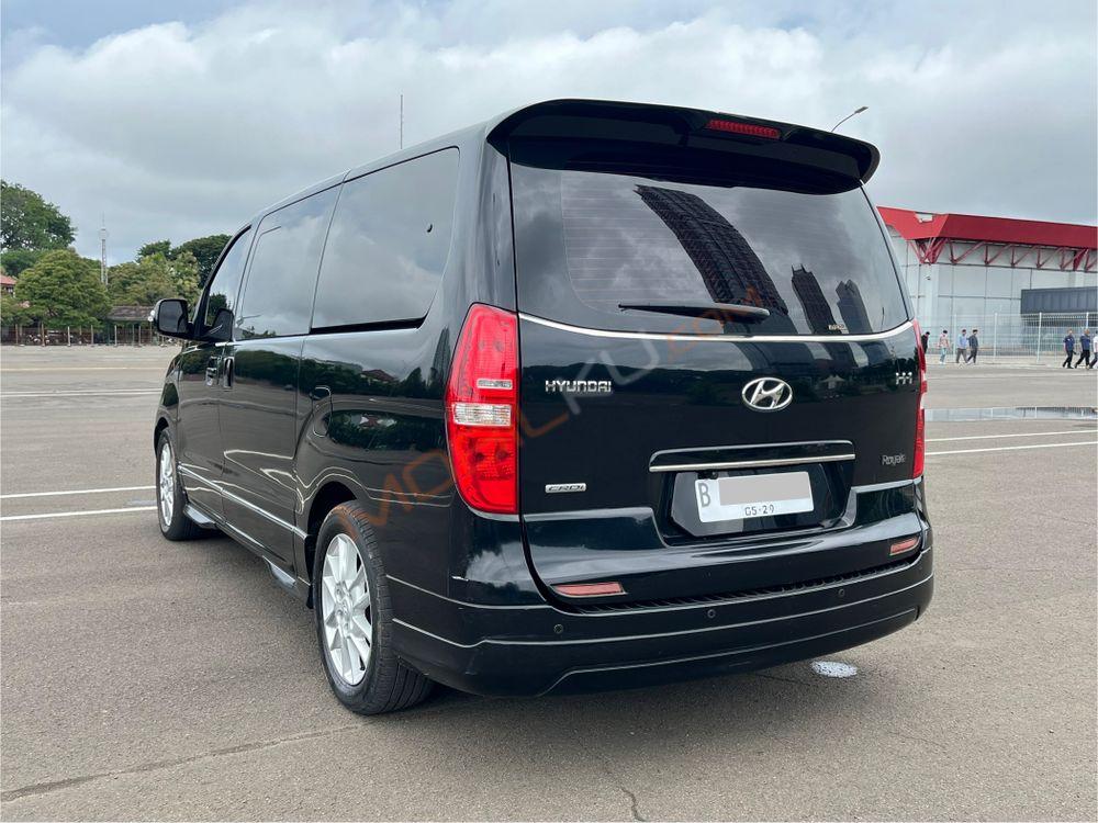 Mobil Hyundai H-1 2015