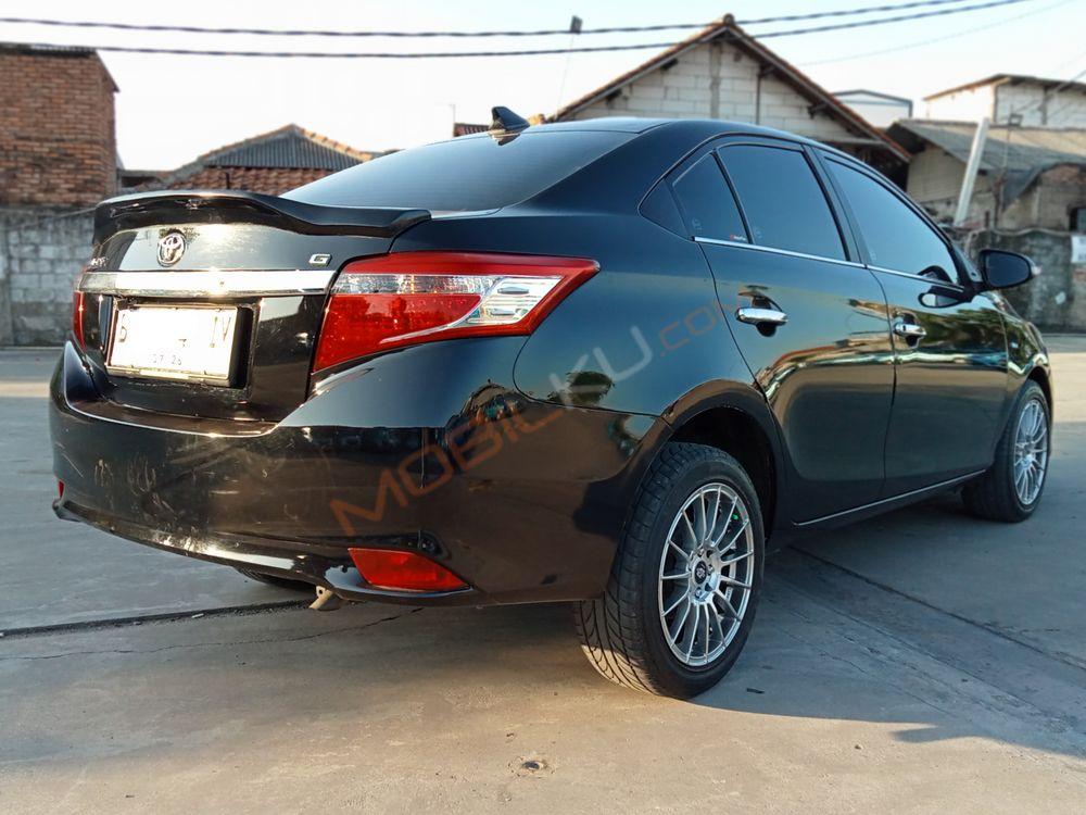 Mobil Toyota Limo 2014