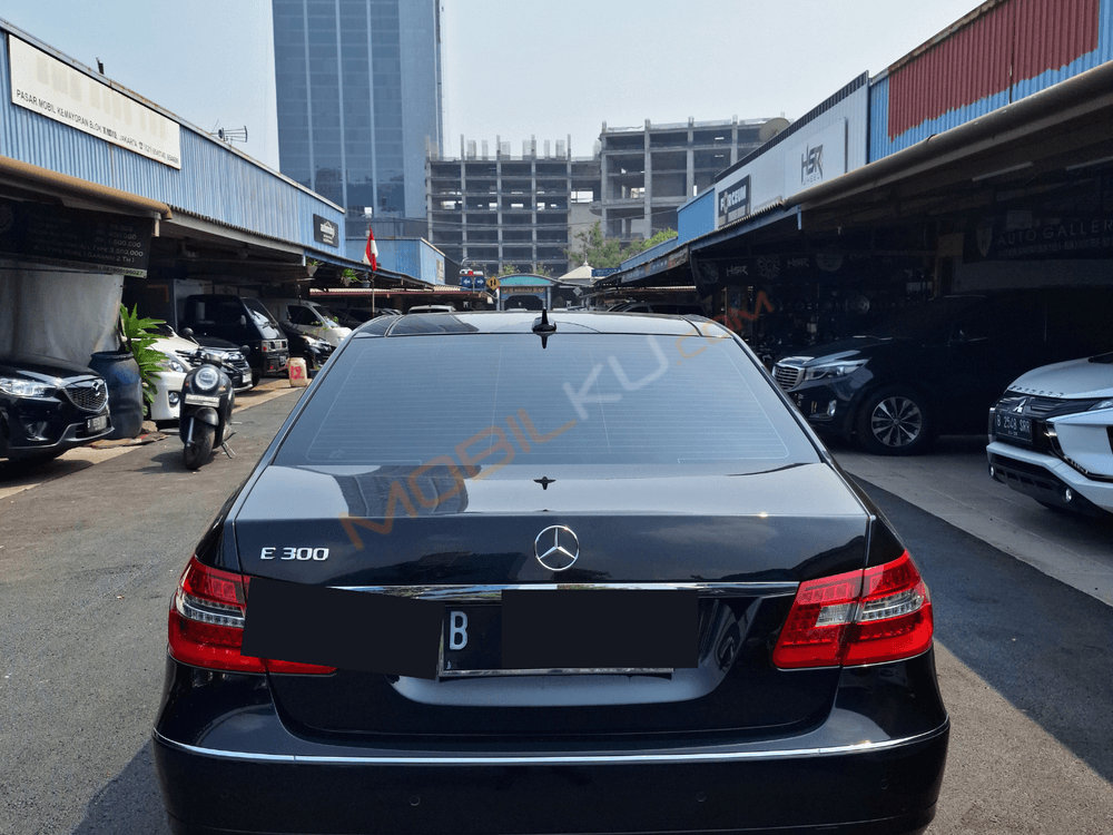 Mobil Mercedes-Benz E-Class 2011