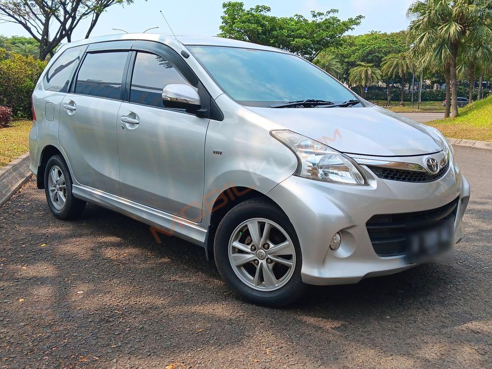 Mobil Toyota Avanza 2012