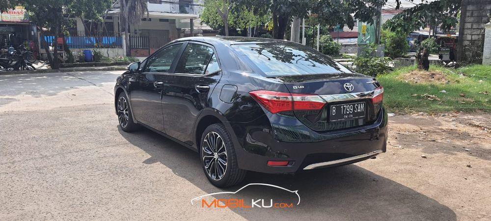 Mobil Toyota Corolla 2016