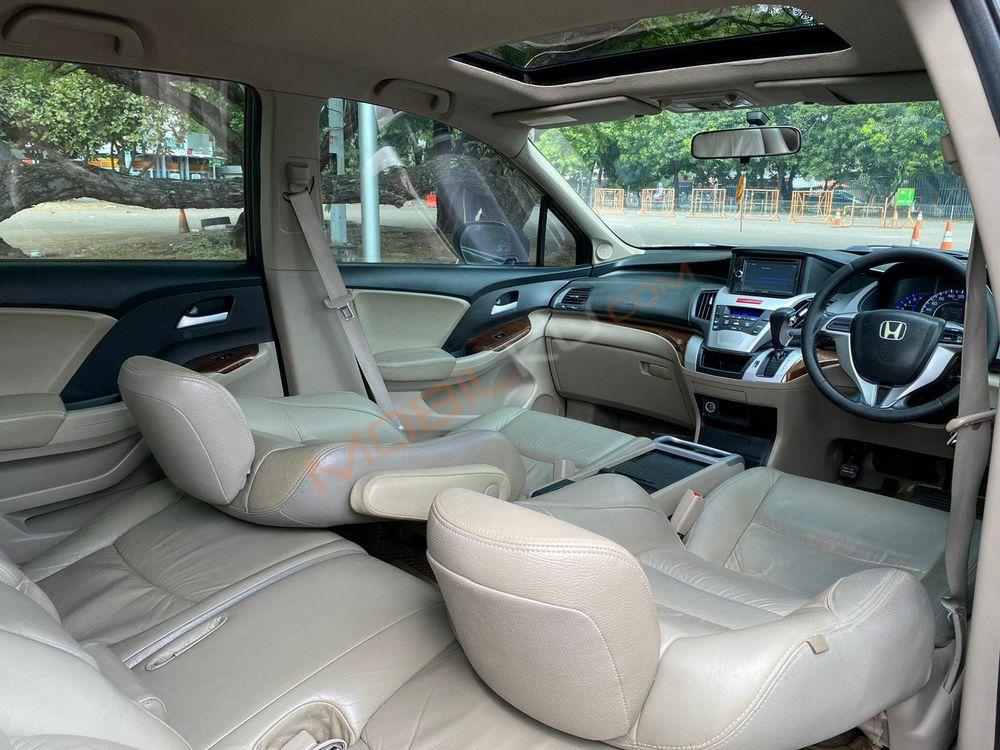Mobil Honda Odyssey 2012