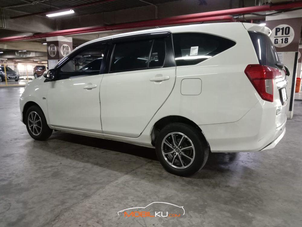 Mobil Toyota Calya 2018