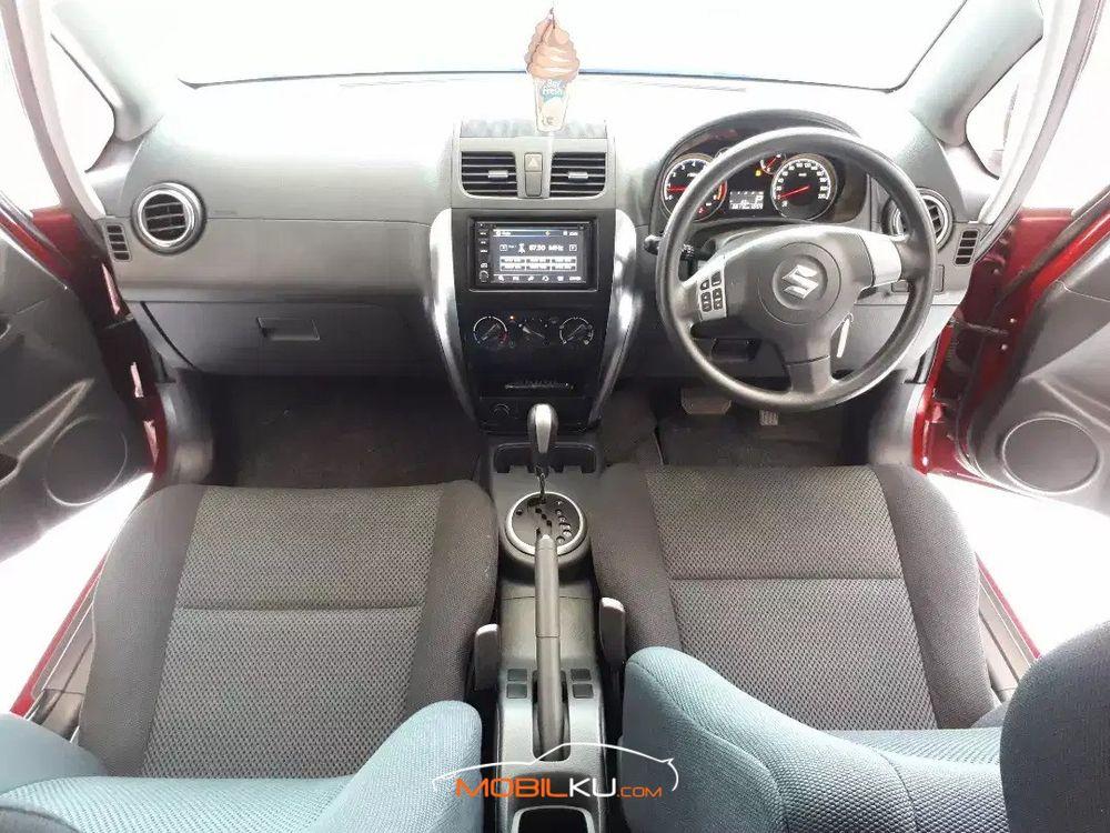Mobil Suzuki SX4 2012
