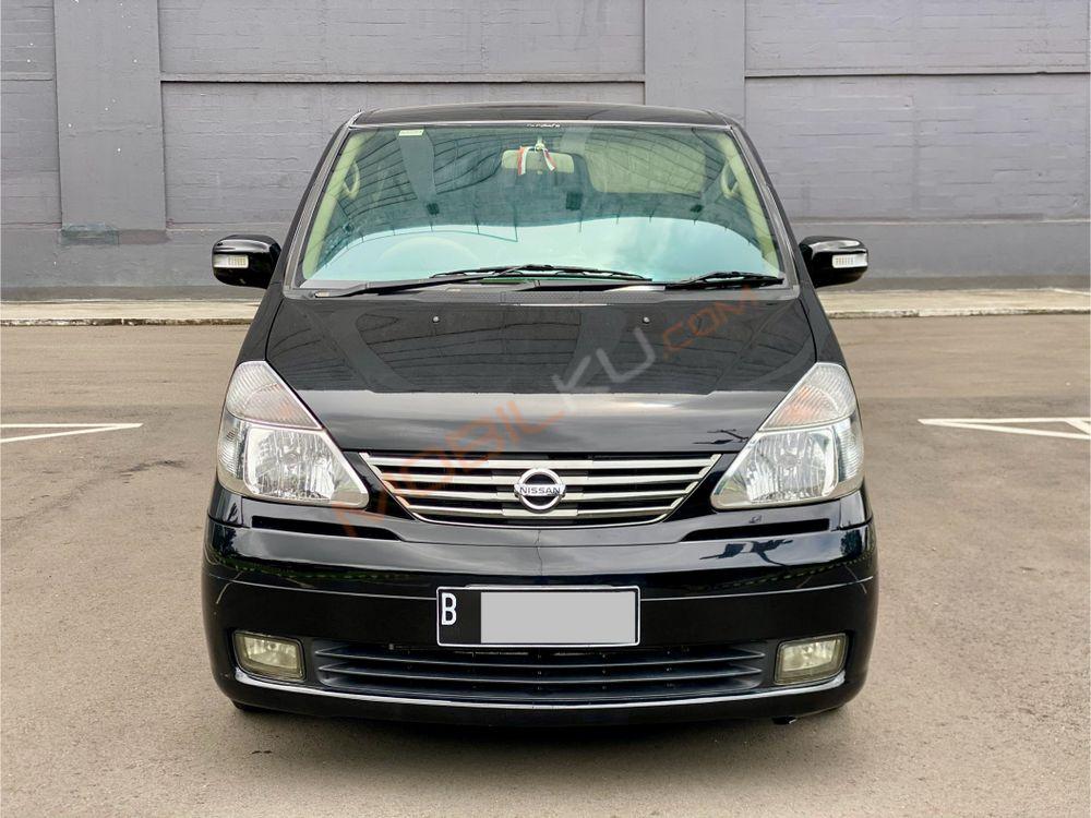 Mobil Nissan Serena 2011