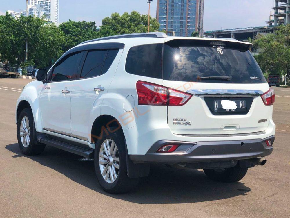 Mobil Isuzu MU-X 2017