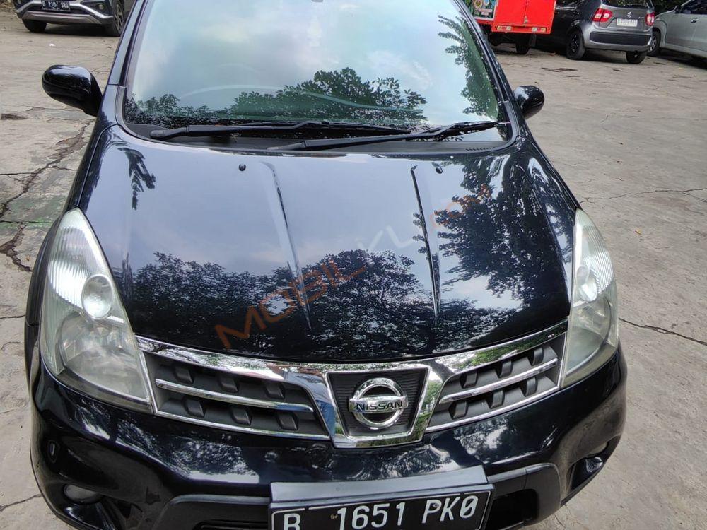 Mobil Nissan Livina 2011