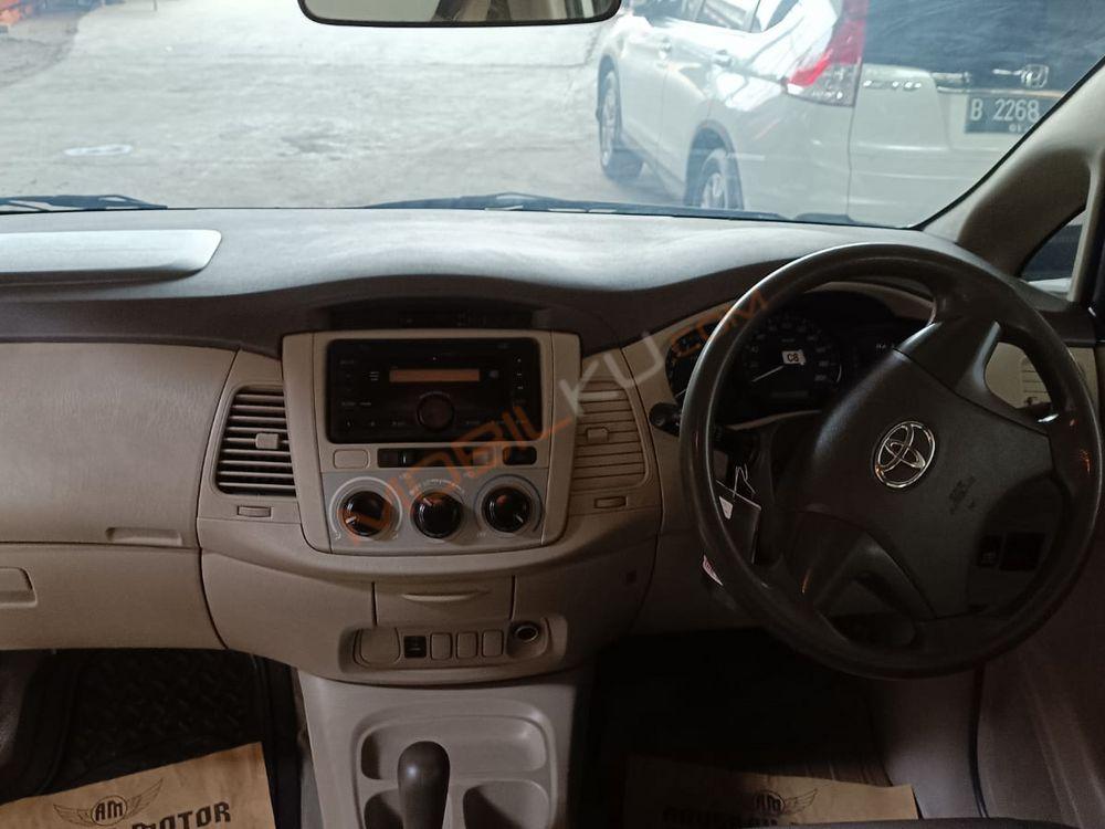 Mobil Toyota Kijang Innova 2014