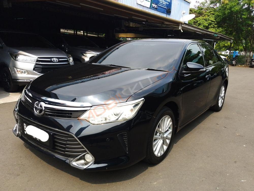 Mobil Toyota Camry 2015