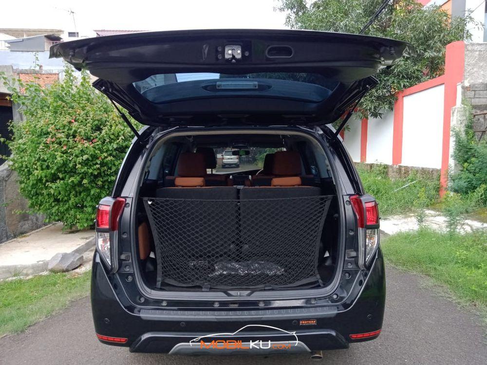 Mobil Toyota Kijang Innova 2017