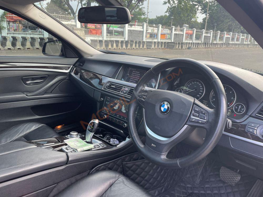 Mobil BMW 5 Series 2013