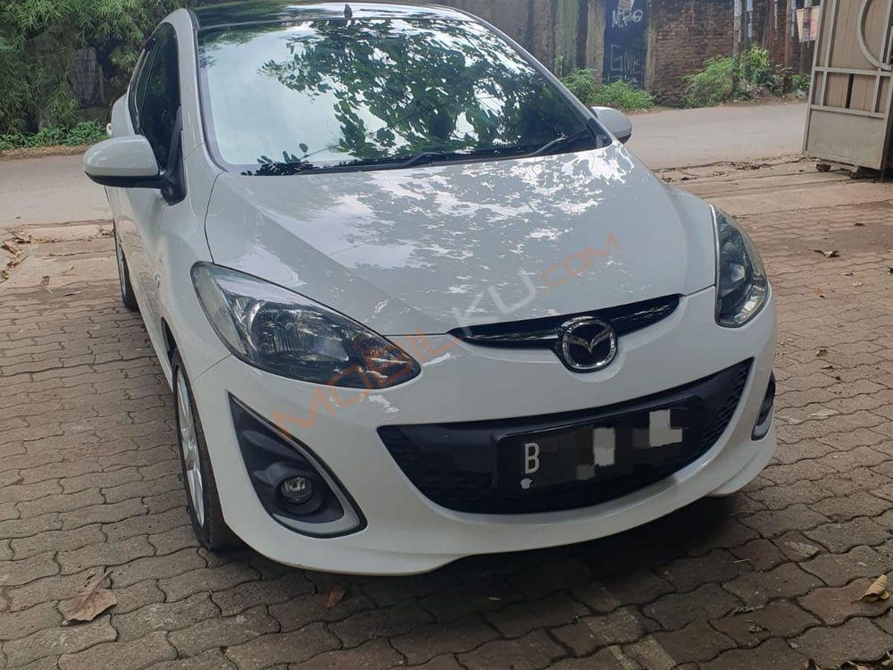 Mobil Mazda 2 Hatchback 2011