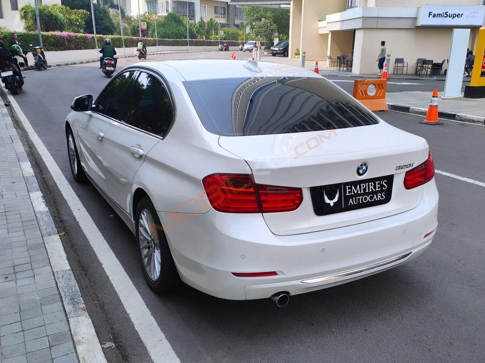 Mobil BMW 3 Series 2015