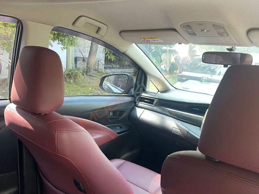 Mobil Toyota Kijang Innova 2016