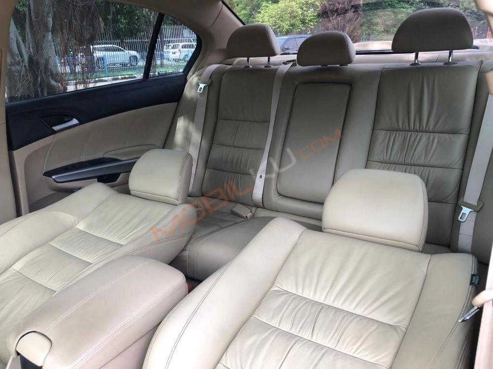 Mobil Honda Accord 2011