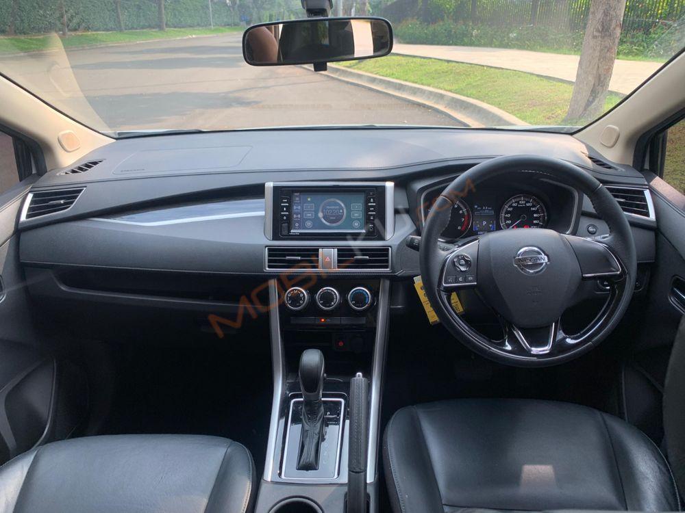 Mobil Nissan Livina 2021