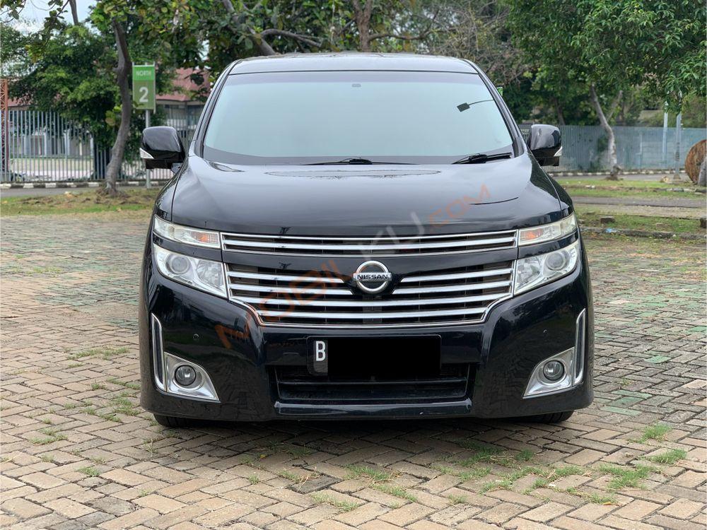 Mobil Nissan Elgrand 2011