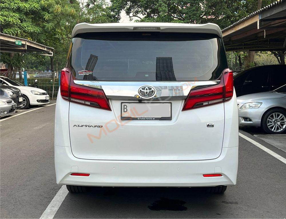 Mobil Toyota Alphard 2022