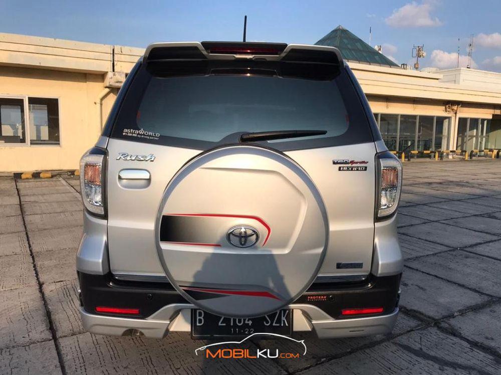 Mobil Toyota Rush 2017