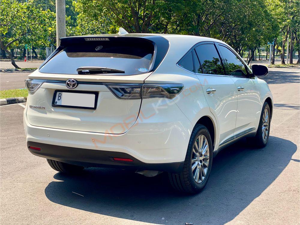 Mobil Toyota Harrier 2014