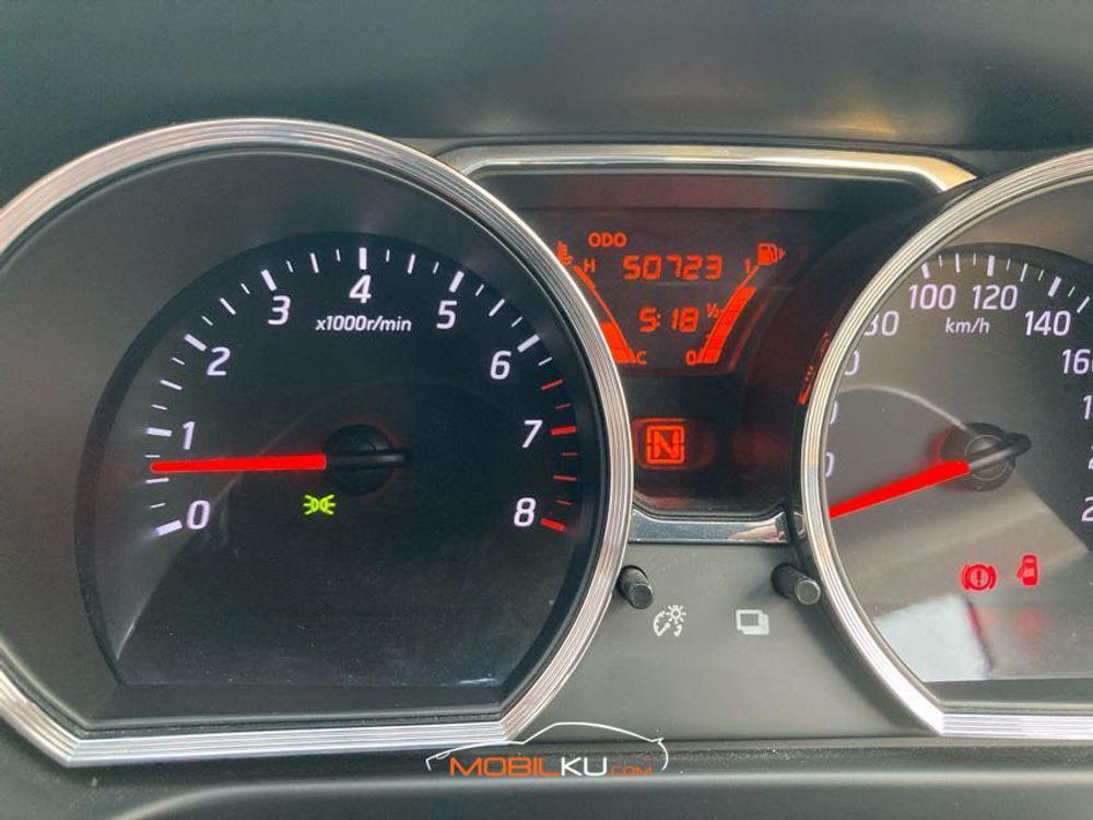 Mobil Nissan Grand Livina 2015