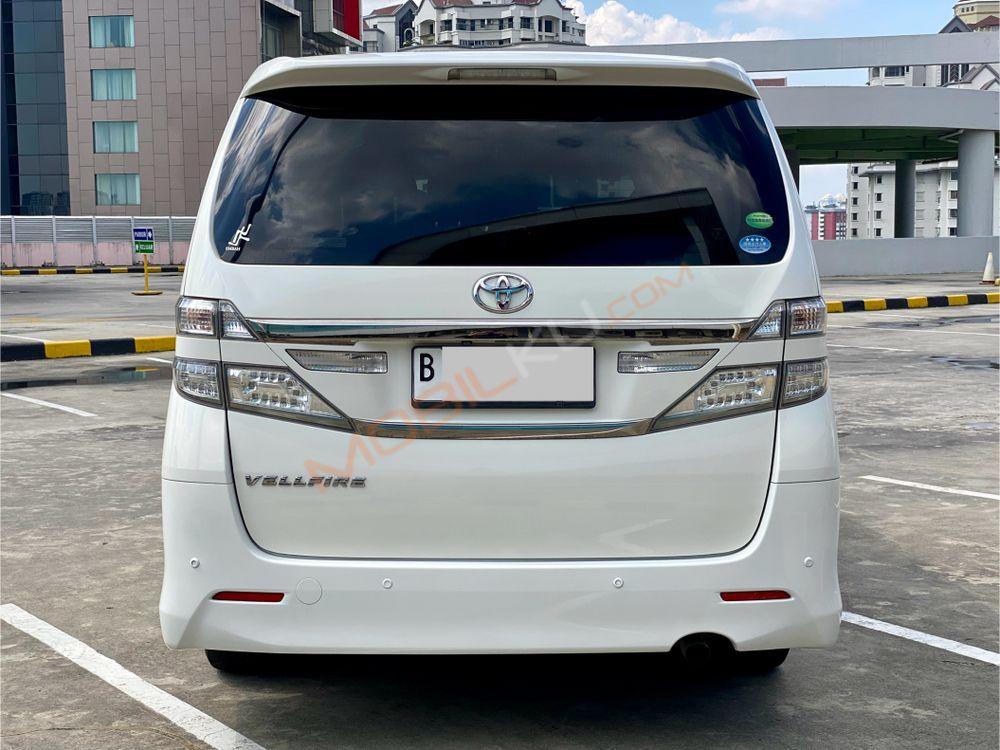 Mobil Toyota Vellfire 2016