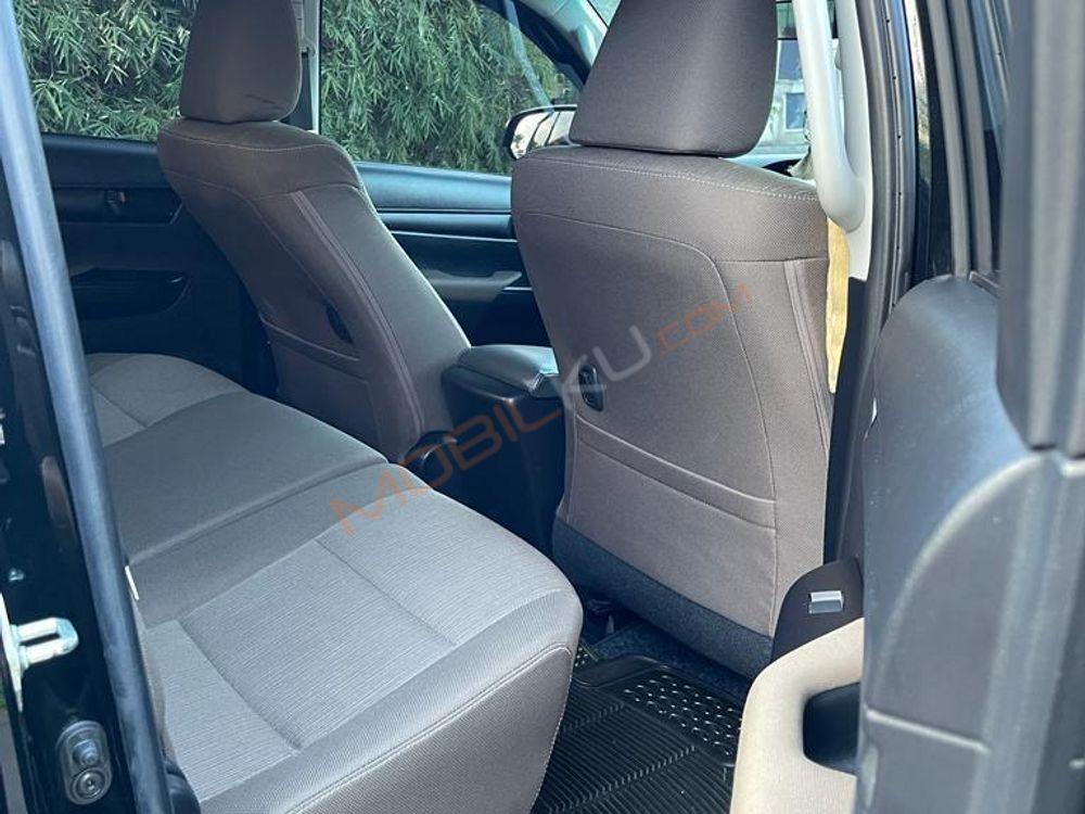 Mobil Toyota Hilux 2020