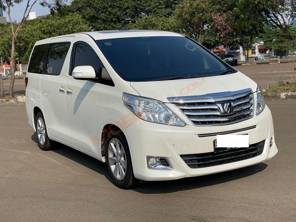 Mobil Toyota Alphard 2012