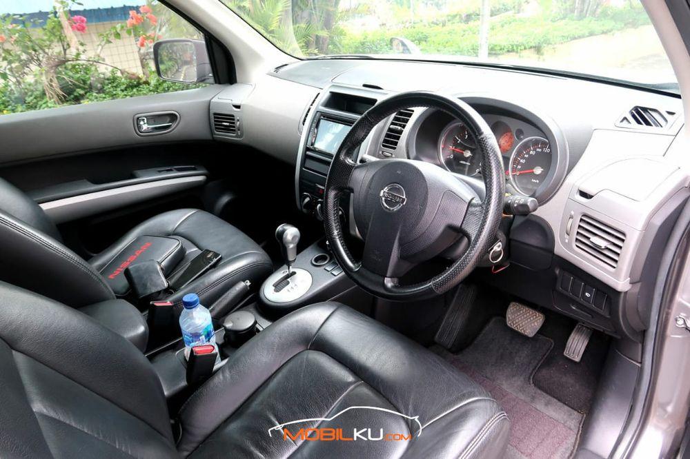 Mobil Nissan X-Trail 2011