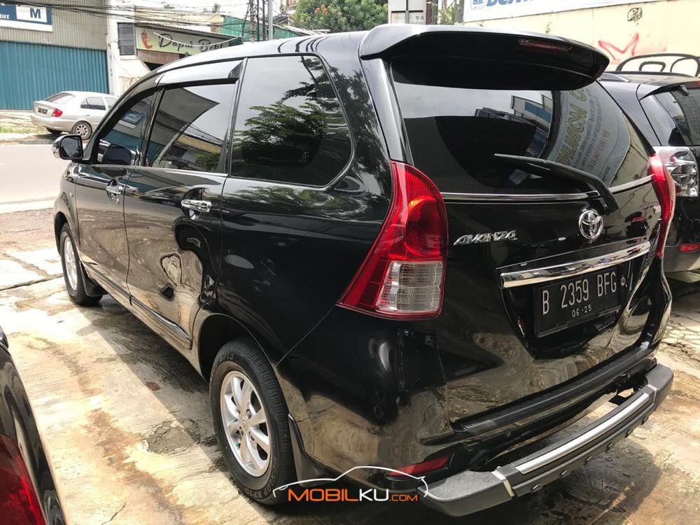 Mobil Toyota Avanza 2015